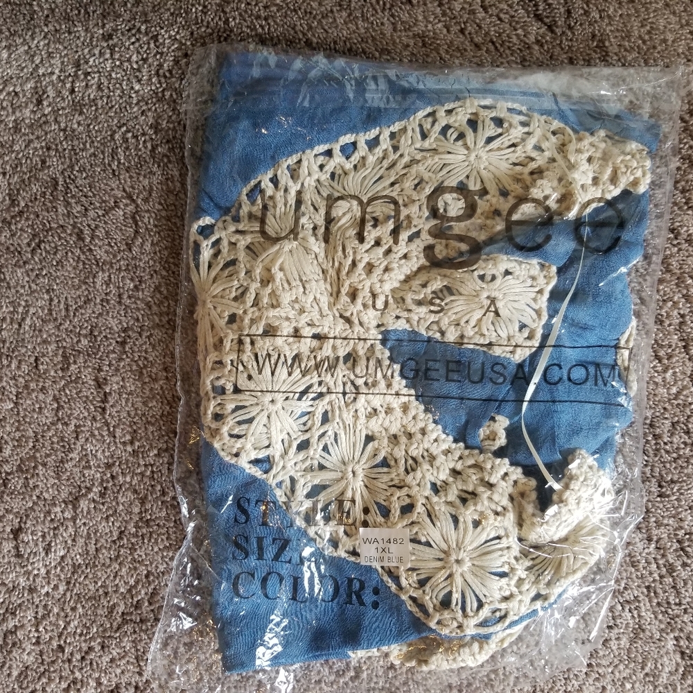 Umgee crocheted top, size 1X, blue
